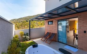 Linda casa no condomínio Piri Living